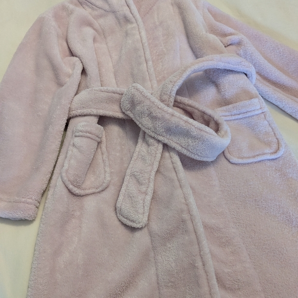 Plush soft pink robe - Picture 2 of 4